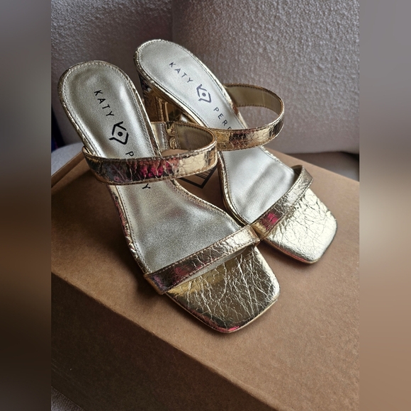 KATY PERRY COLLECTIONS, The  Hollow Sandal, Crinkle.Gold, Size 7, NWOT - Picture 7 of 14